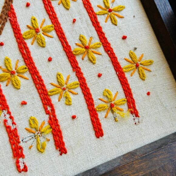 c1975 Large 21 x 18" Holly Hobbie Hand Embroidery Folk Art in Orange Wood Frame - Picture 8 of 12